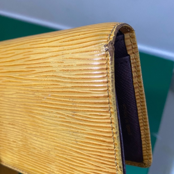 Louis Vuitton Kiss-lock Wallet Epi Yellow - Picture 6 of 7